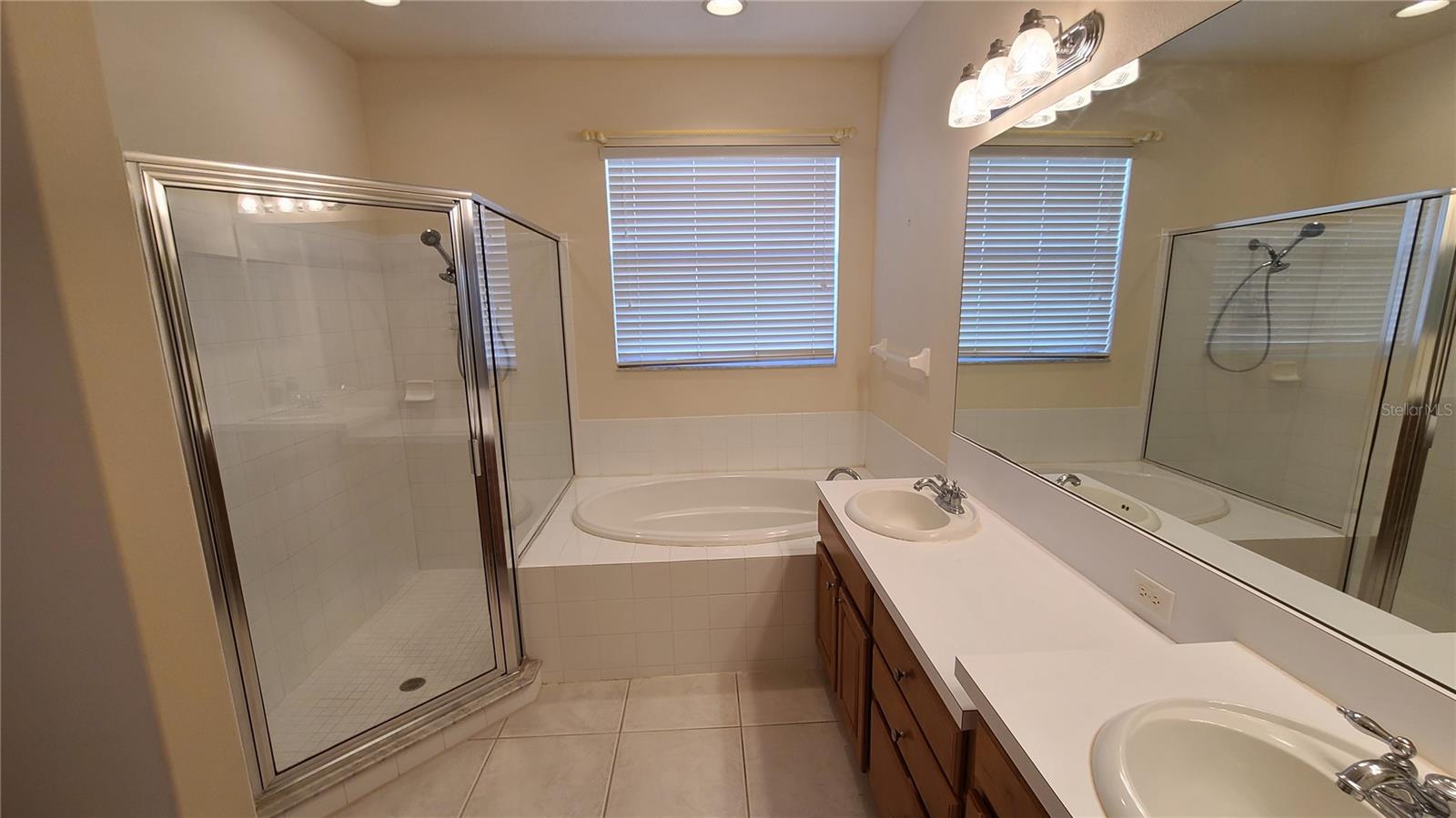 BRIDGEWATER PH 01 & 02 - Residential Lease
