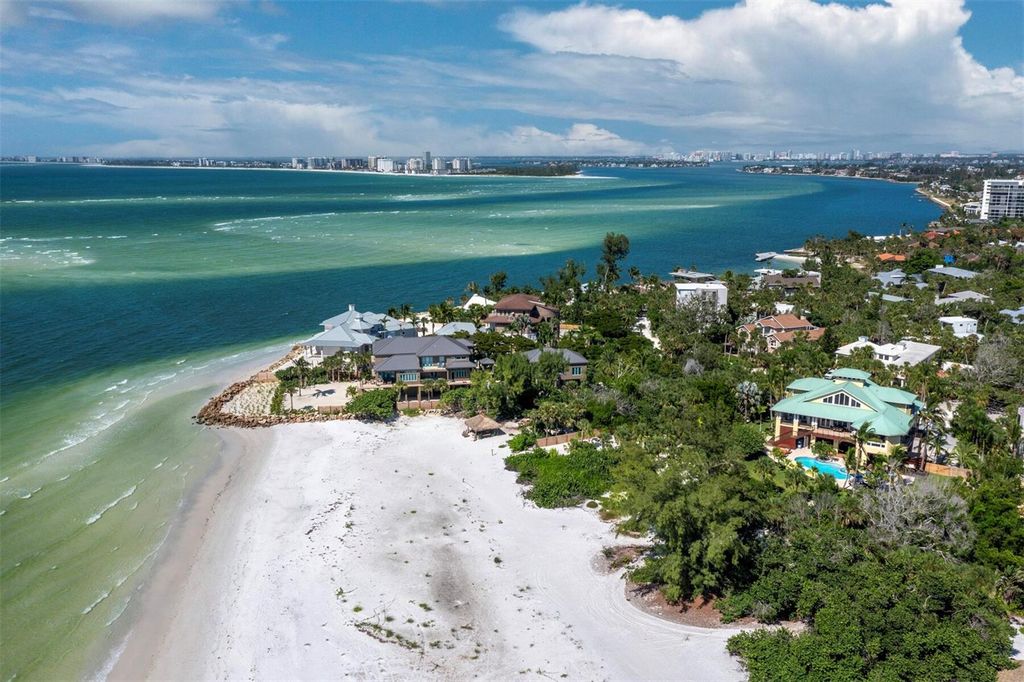 Photo of 26 Sandy Hook Road N, Sarasota, FL 34242 (MLS # A4667015)