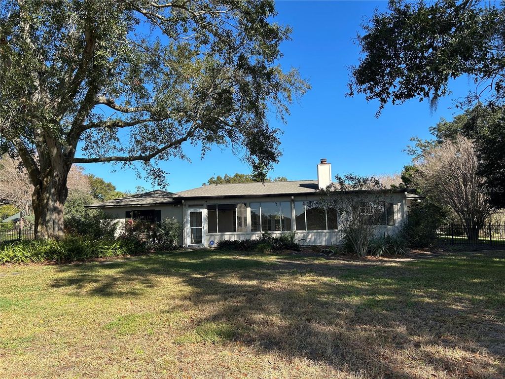 Photo of 1920 Sussex Drive, Mount Dora, FL 32757 (MLS # G5107184)