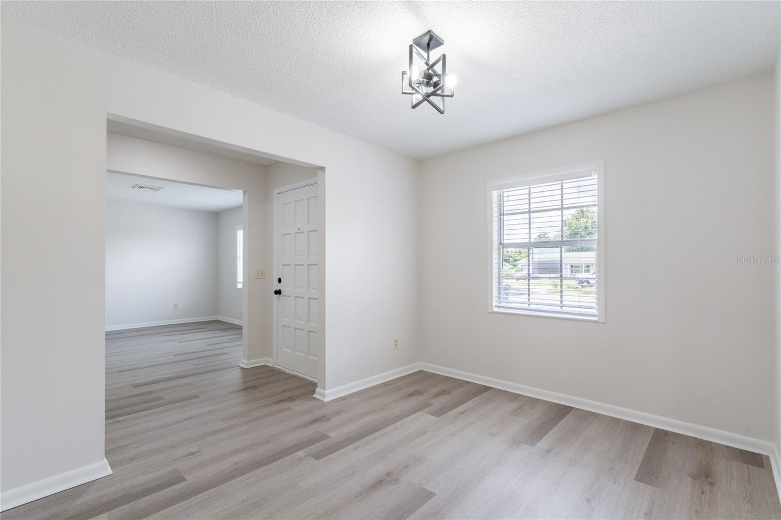 1327 GLENVIEW LANE