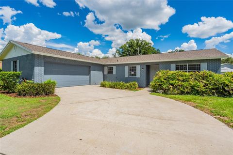 Photo of 1327 Glenview Lane, Lakeland, FL 33813 (MLS # TB8401308)