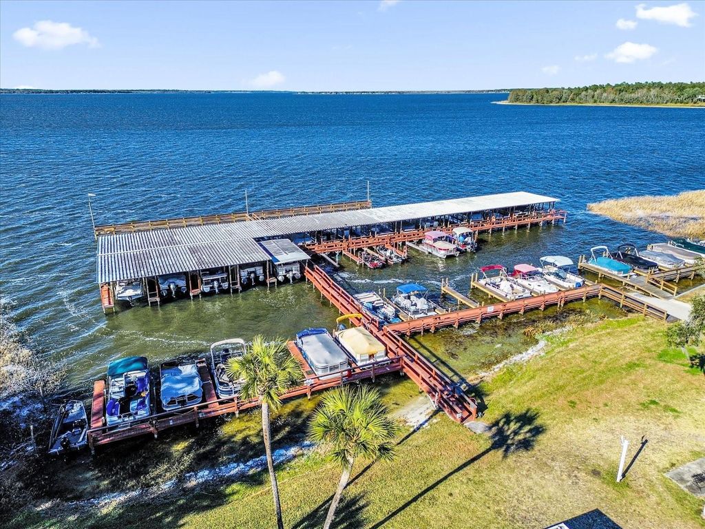 Photo of 115 Tropical Lane, Leesburg, FL 34748 (MLS # G5107912)