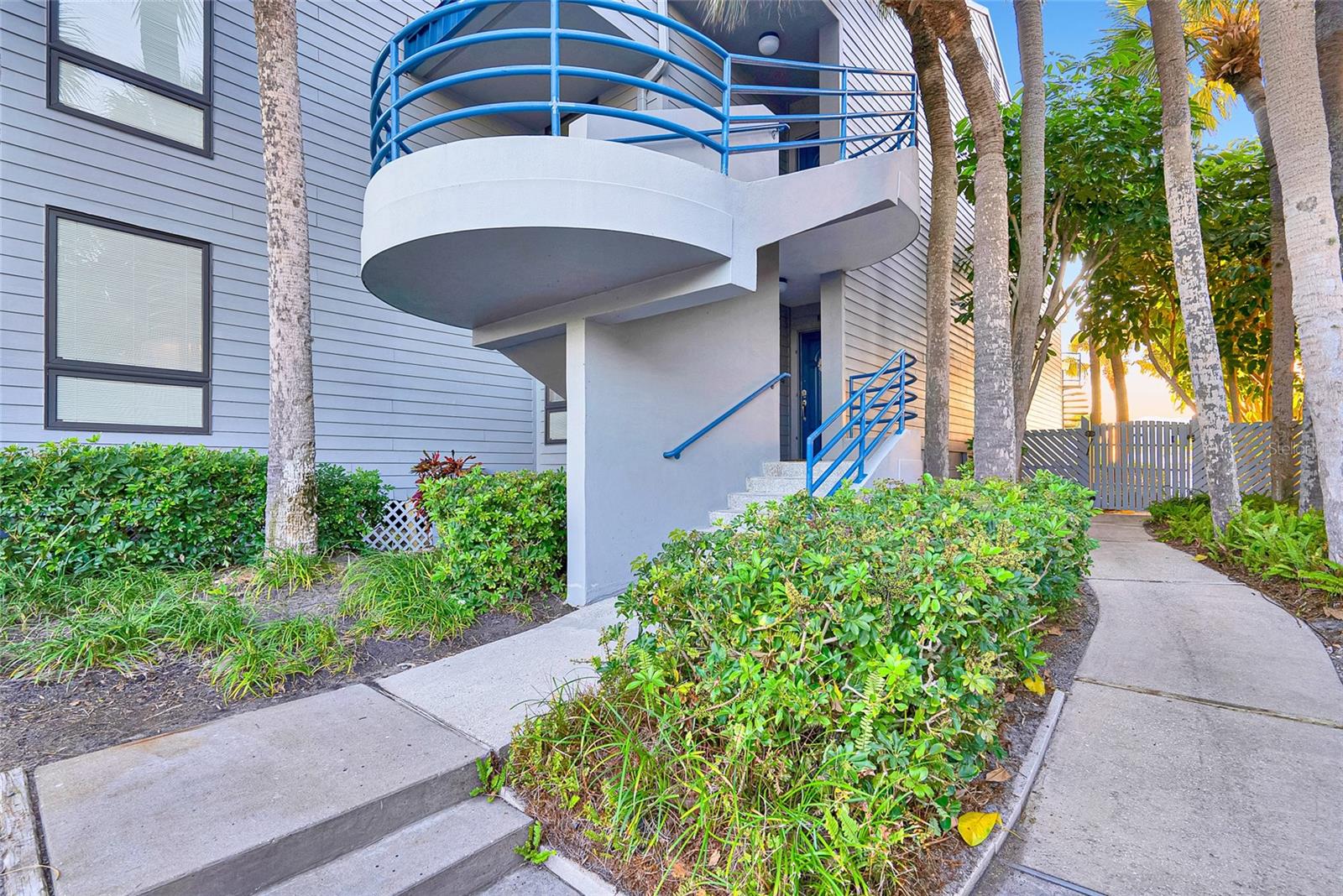 910 PINELLAS BAYWAY S 107