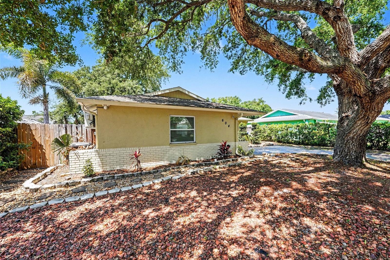 HARBOR PALMS UNIT ELEVEN - Residential