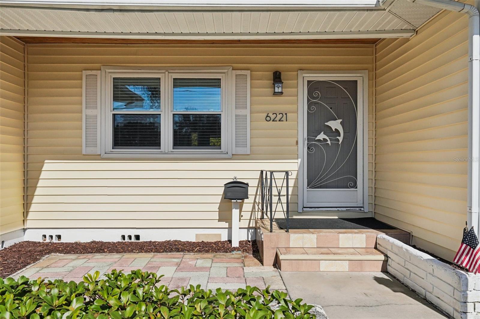 6221 DARTMOUTH AVENUE N