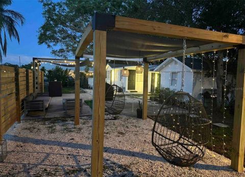 1652 31ST AVENUE N ST PETERSBURG FL 33713