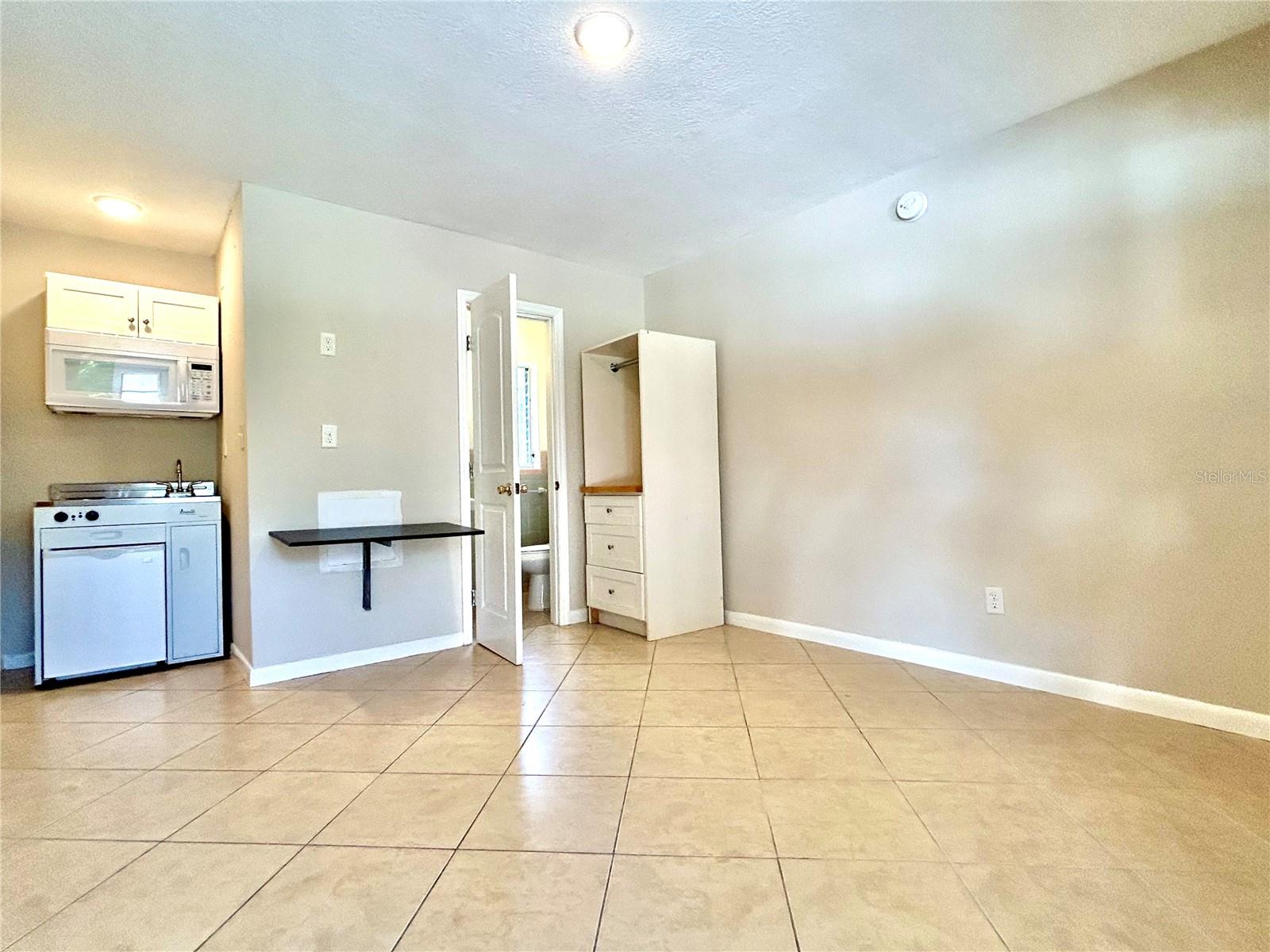 RESERVE/FRST LK PH 1 - Residential Lease