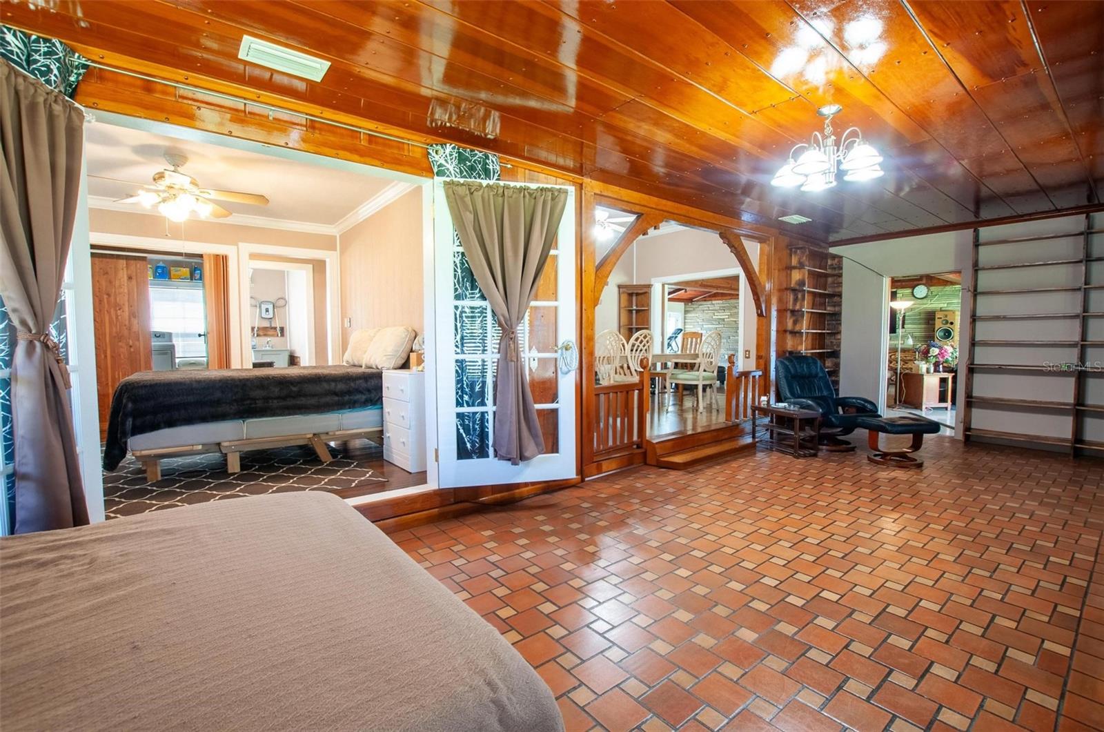 EVANGELINE TERRACE - Residential