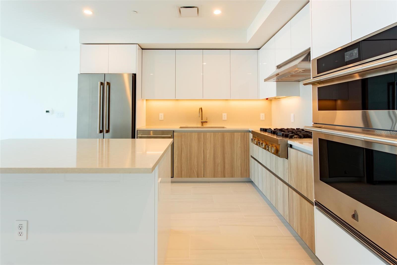 400 CENTRAL AVENUE 1008