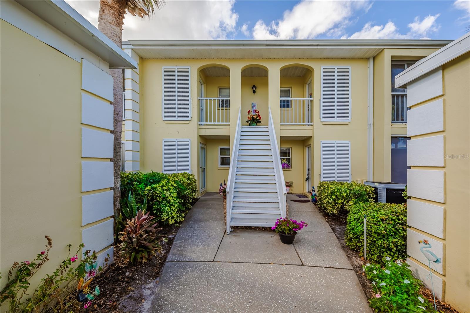 Westchester Gardens at Plantation! Fairway views of Plantation Golf and Country Club! Welcome to your seasonal oasis. This piece of Paradise is tastefully furnished and equipped with everything you need to enjoy 'winter' in Florida. This lively community is conveniently located between Historic Downtown Venice and Wellen Park. This 2 bedroom 2 bath condo sits on the golf course and has a large lanai and lovely sundeck! This is the place to be. Bring your flip flops and pack your bags. Paradise awaits.