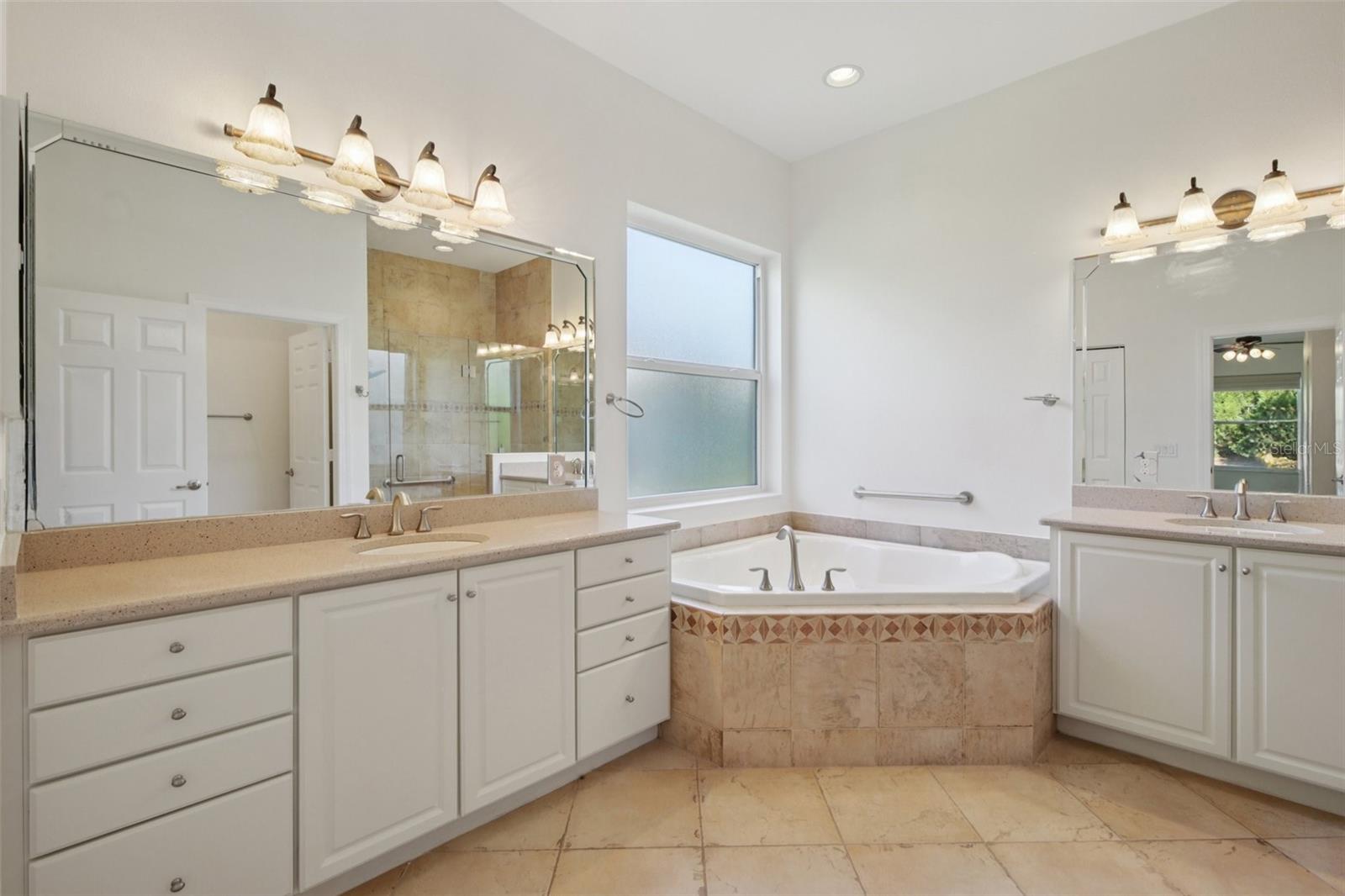 VALENCIA LAKES - Residential