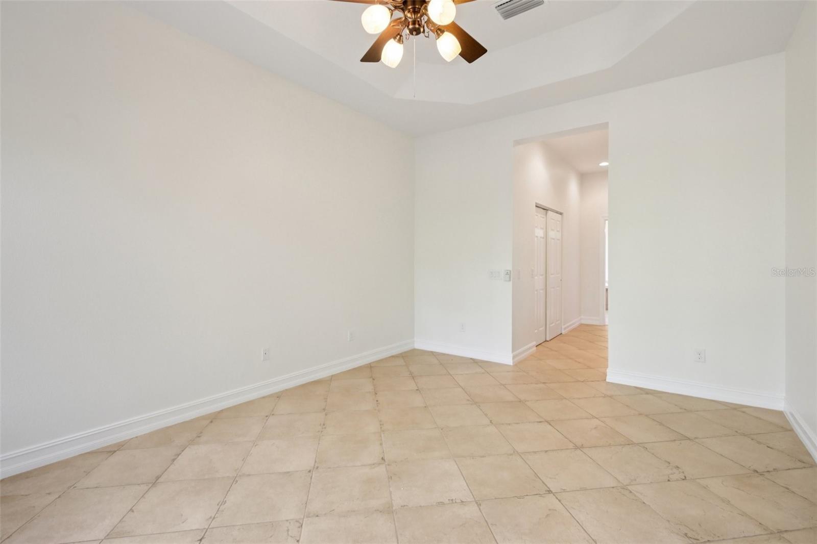 VALENCIA LAKES - Residential