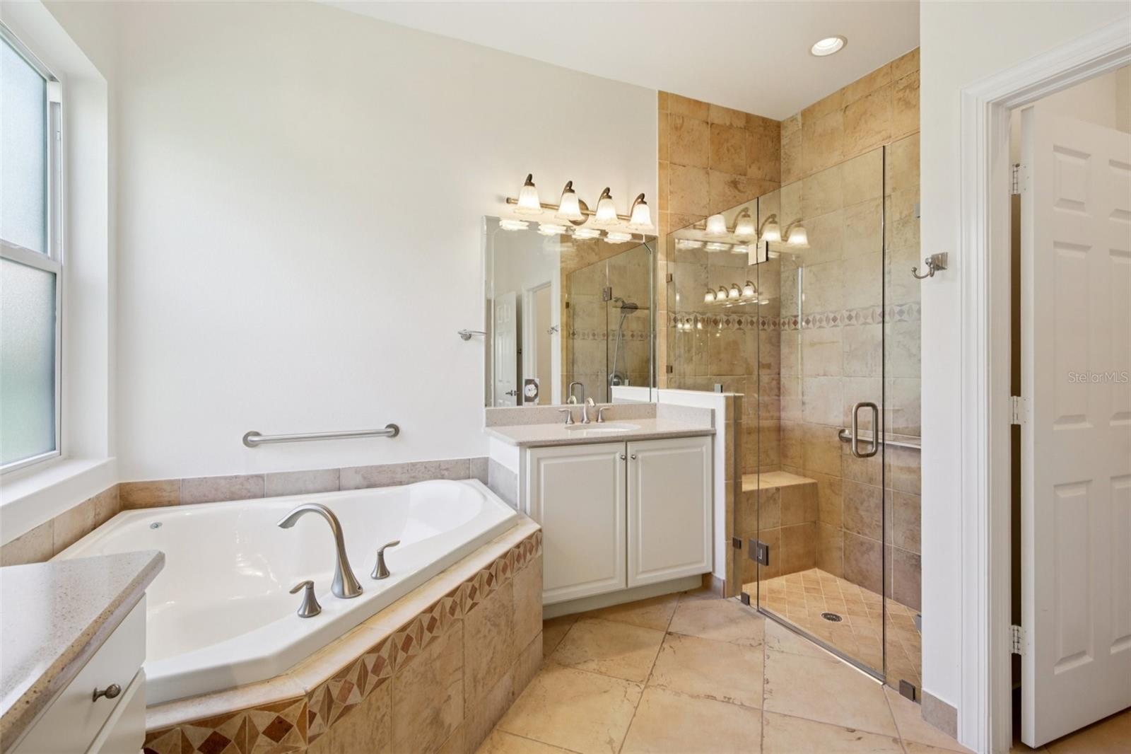 VALENCIA LAKES - Residential