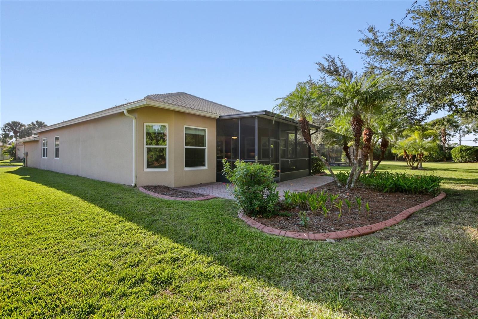 VALENCIA LAKES - Residential