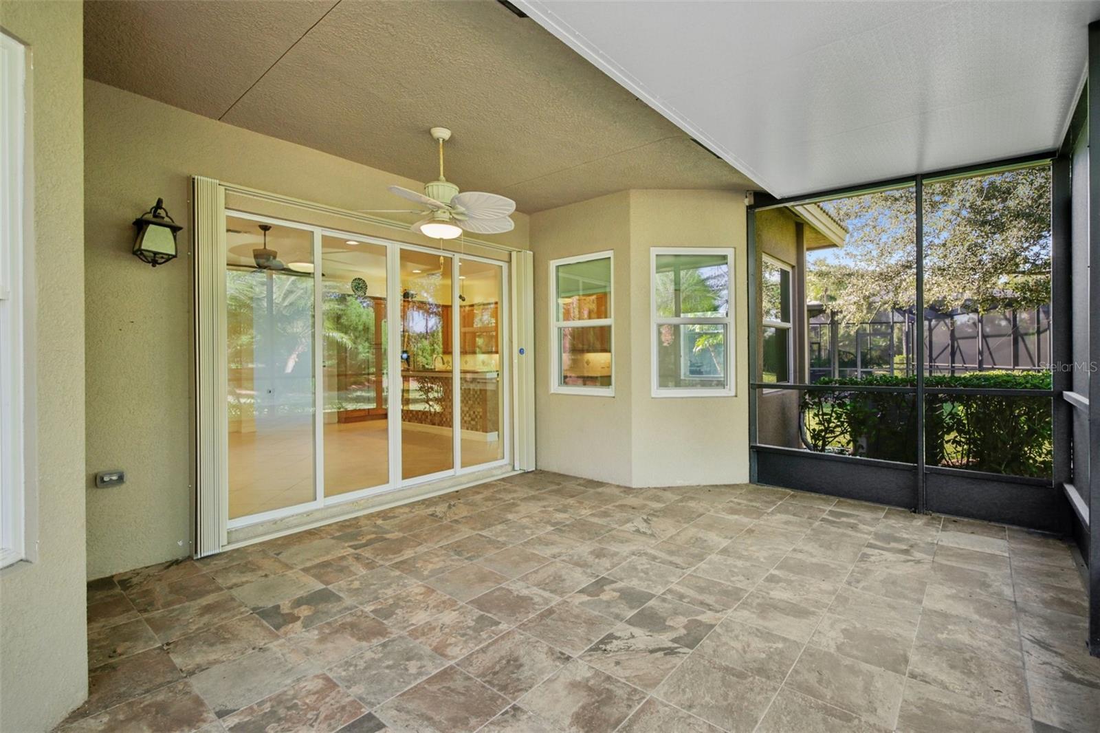 VALENCIA LAKES - Residential