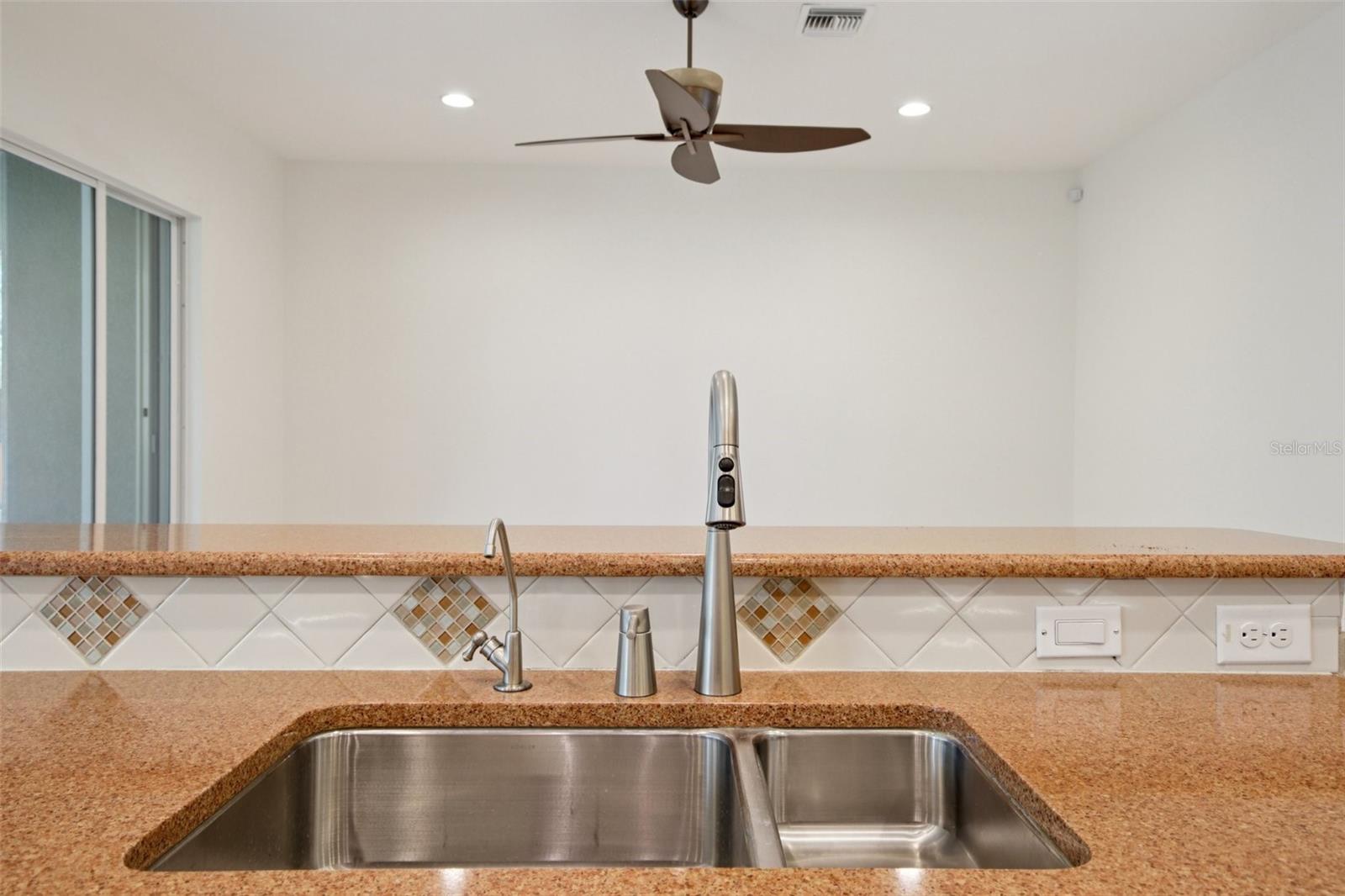 VALENCIA LAKES - Residential