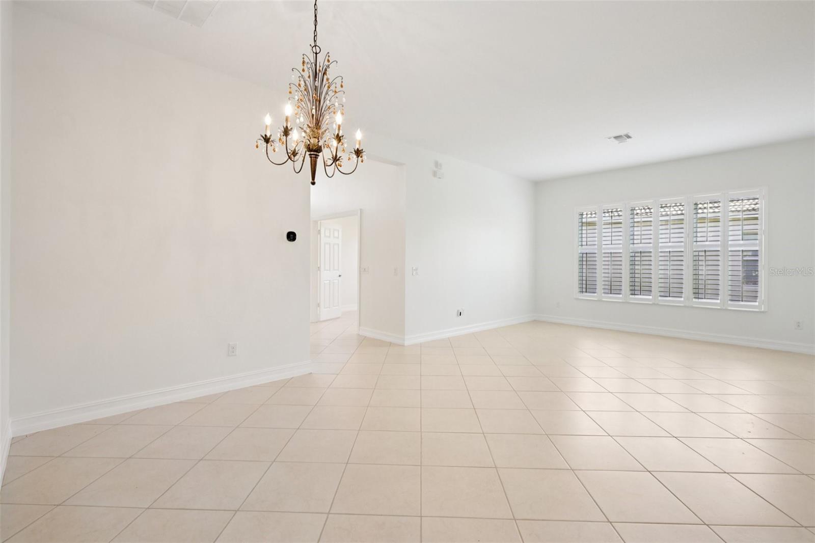 VALENCIA LAKES - Residential