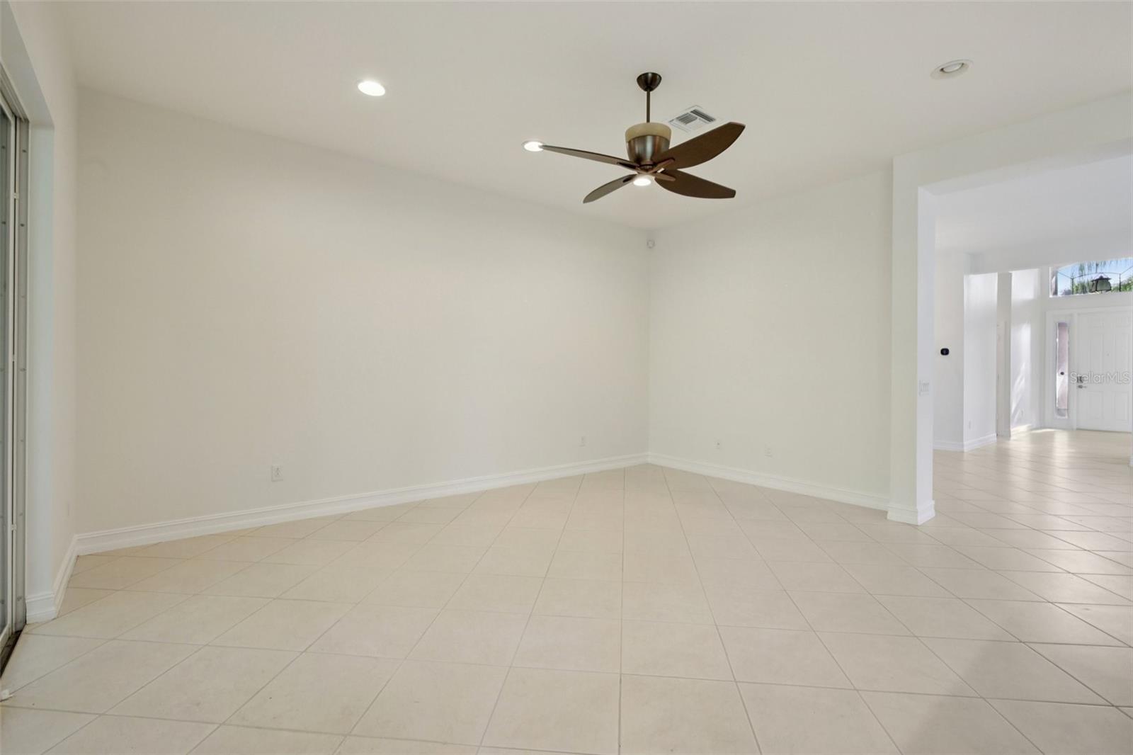 VALENCIA LAKES - Residential