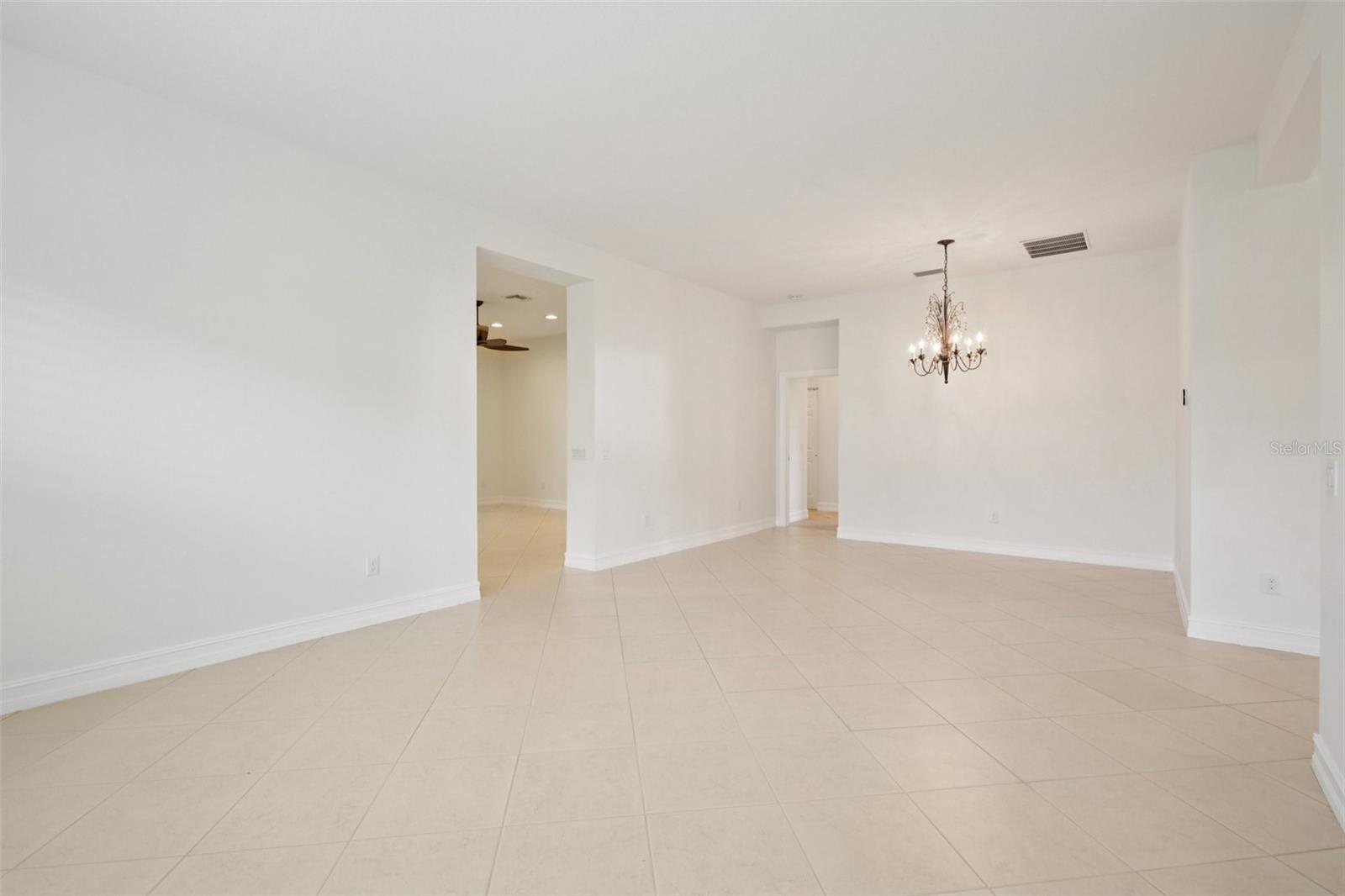 VALENCIA LAKES - Residential