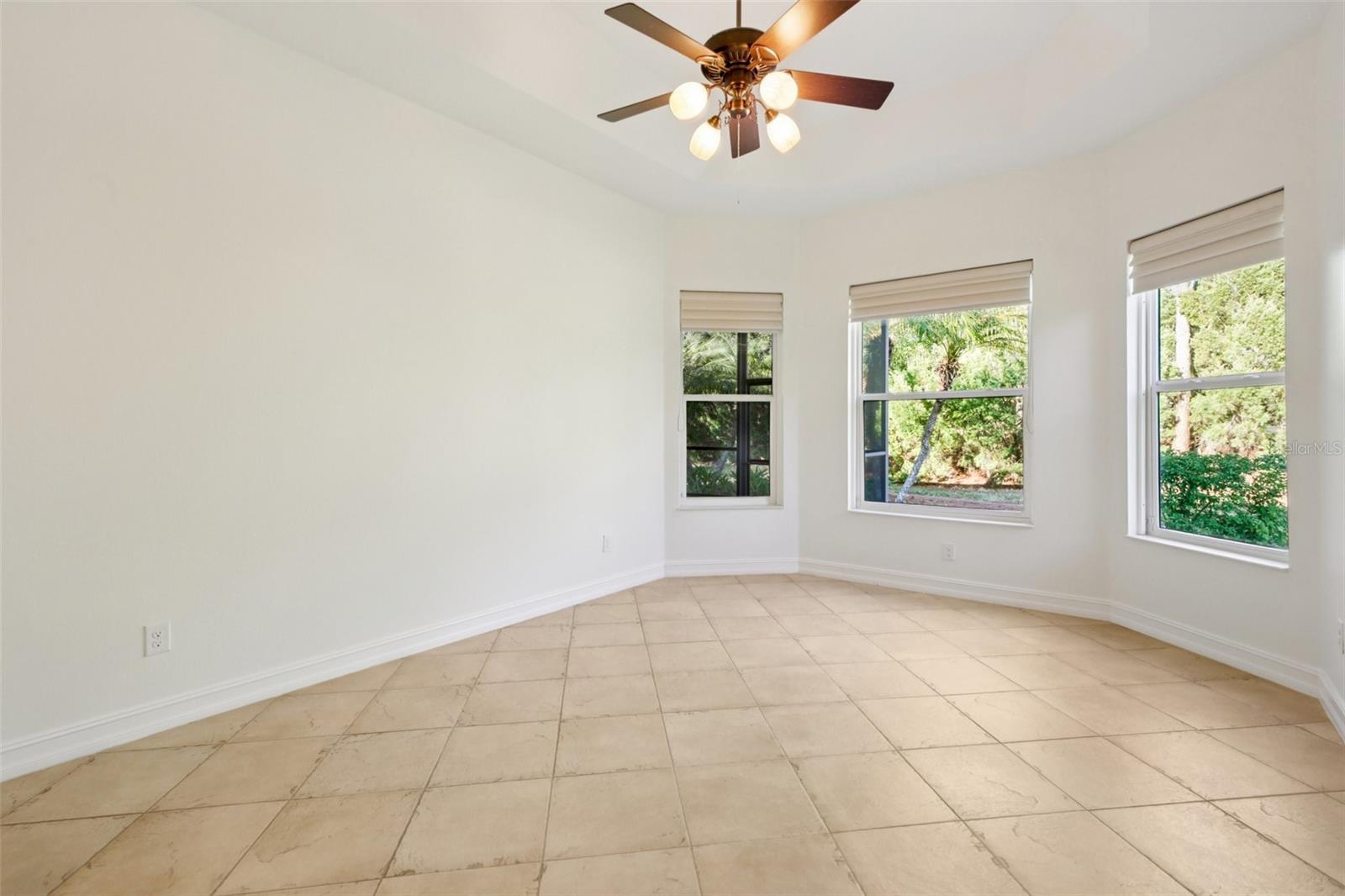 VALENCIA LAKES - Residential