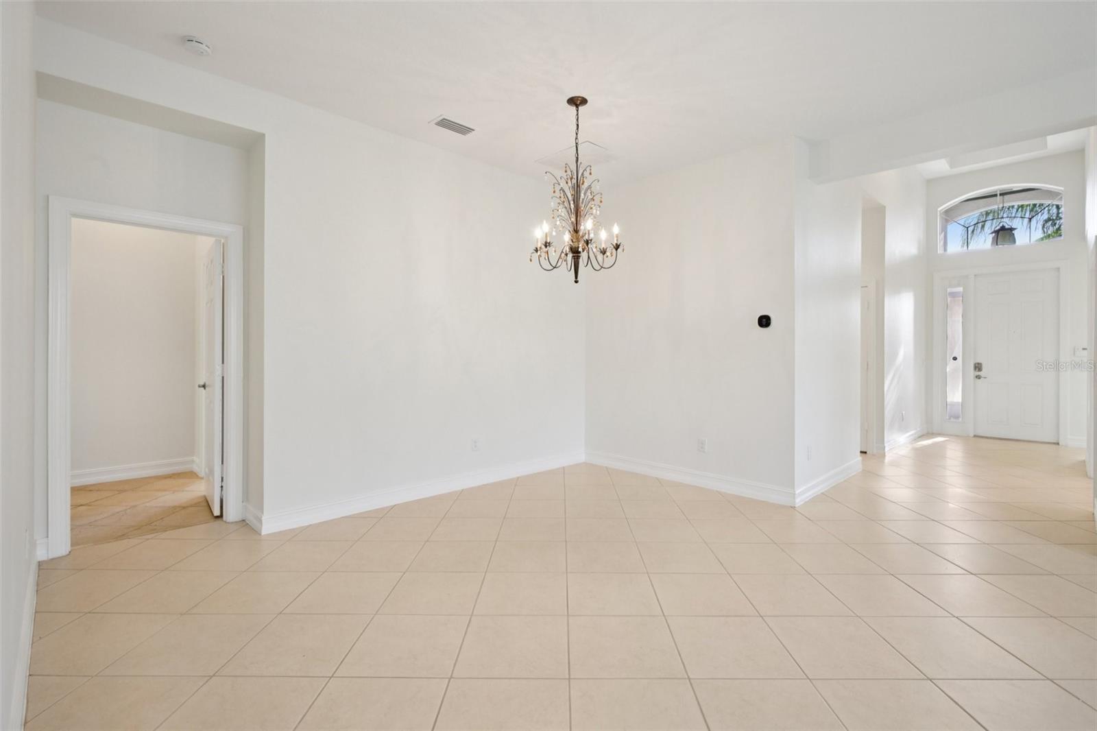 VALENCIA LAKES - Residential