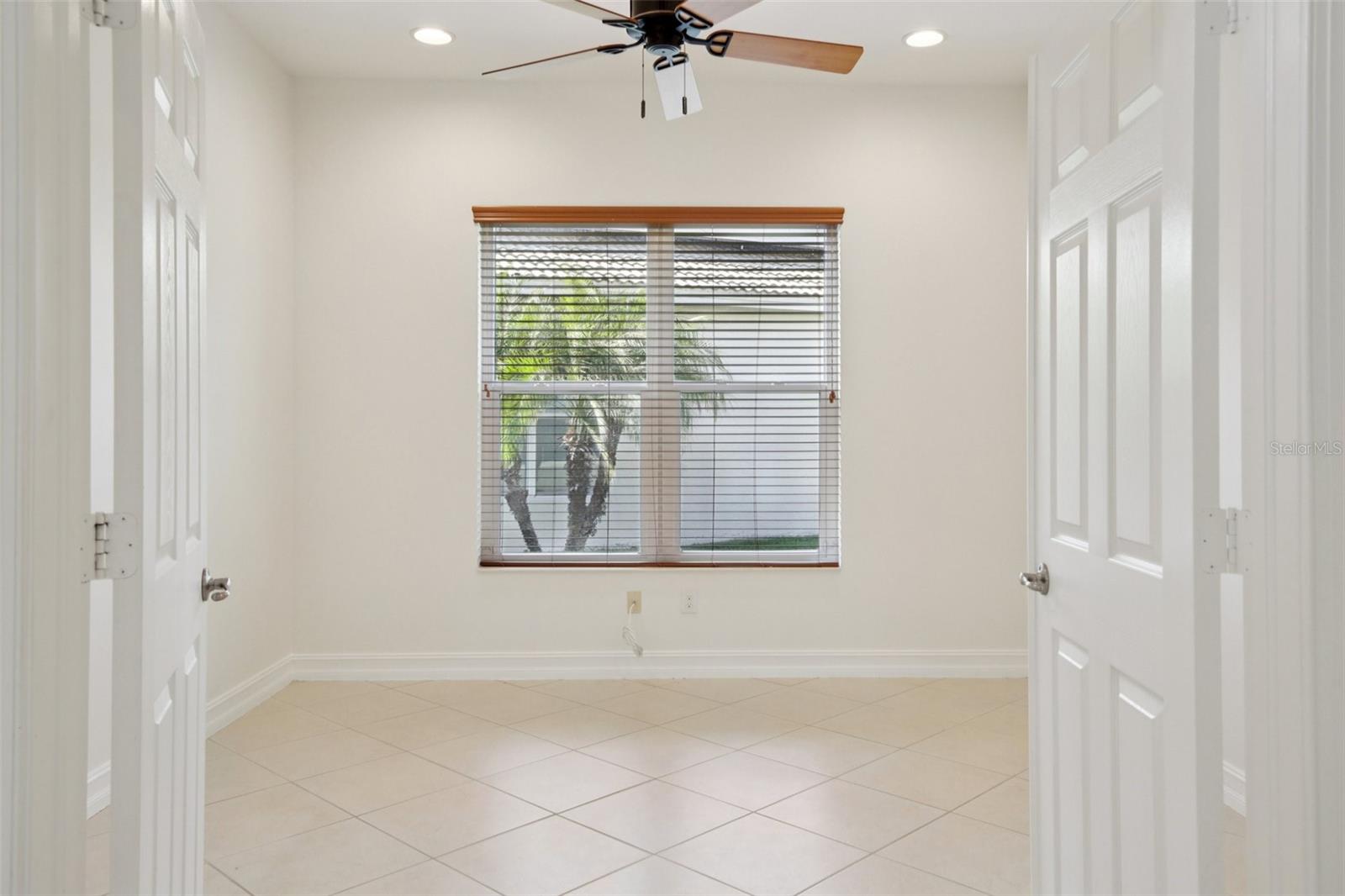 VALENCIA LAKES - Residential