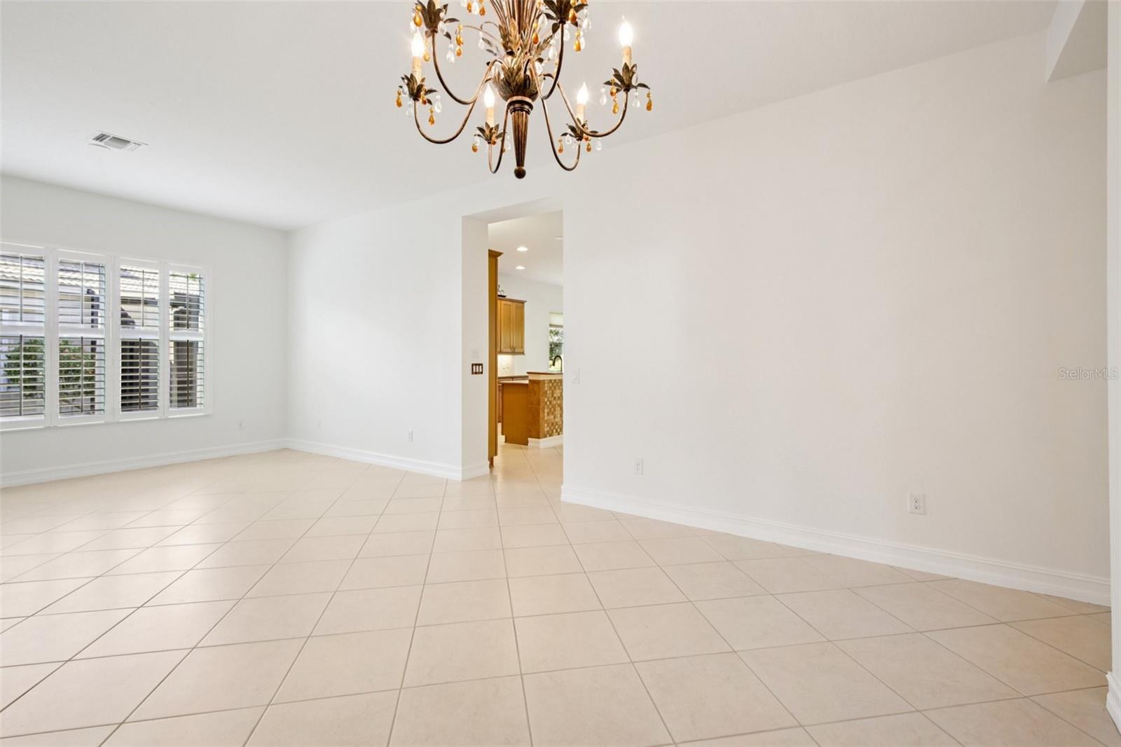 VALENCIA LAKES - Residential