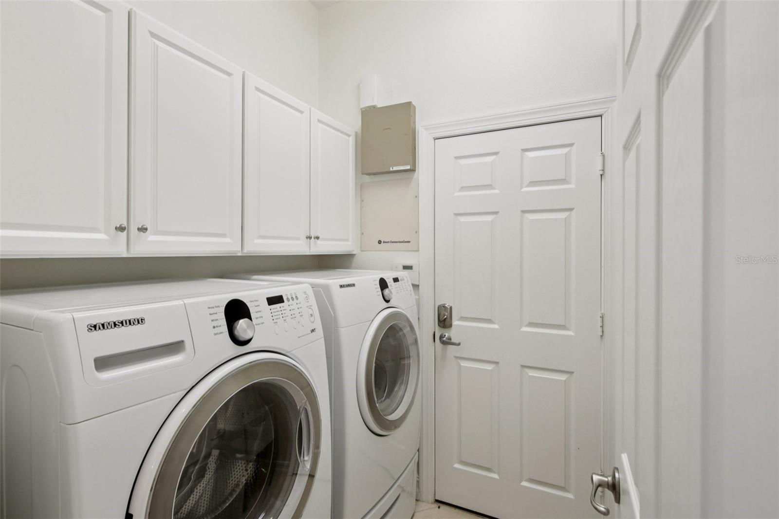 VALENCIA LAKES - Residential