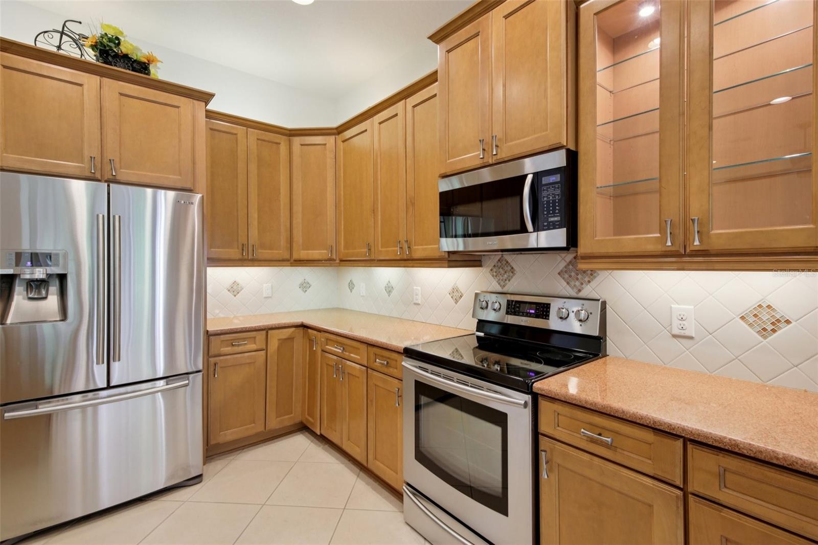 VALENCIA LAKES - Residential