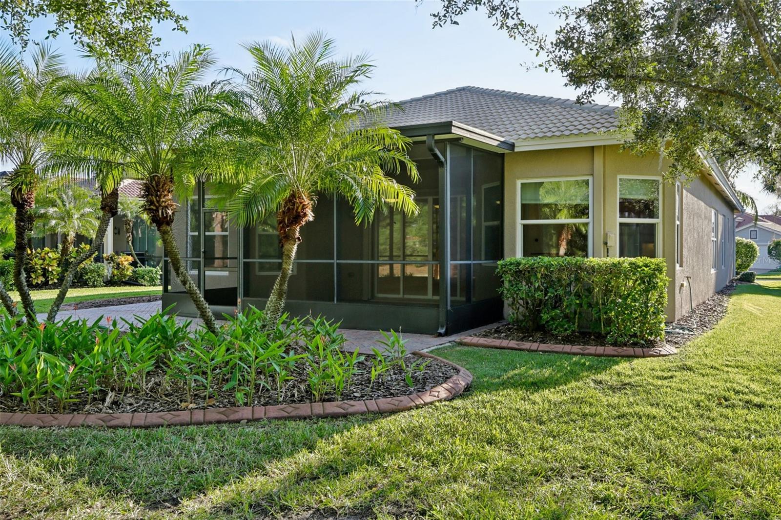 VALENCIA LAKES - Residential