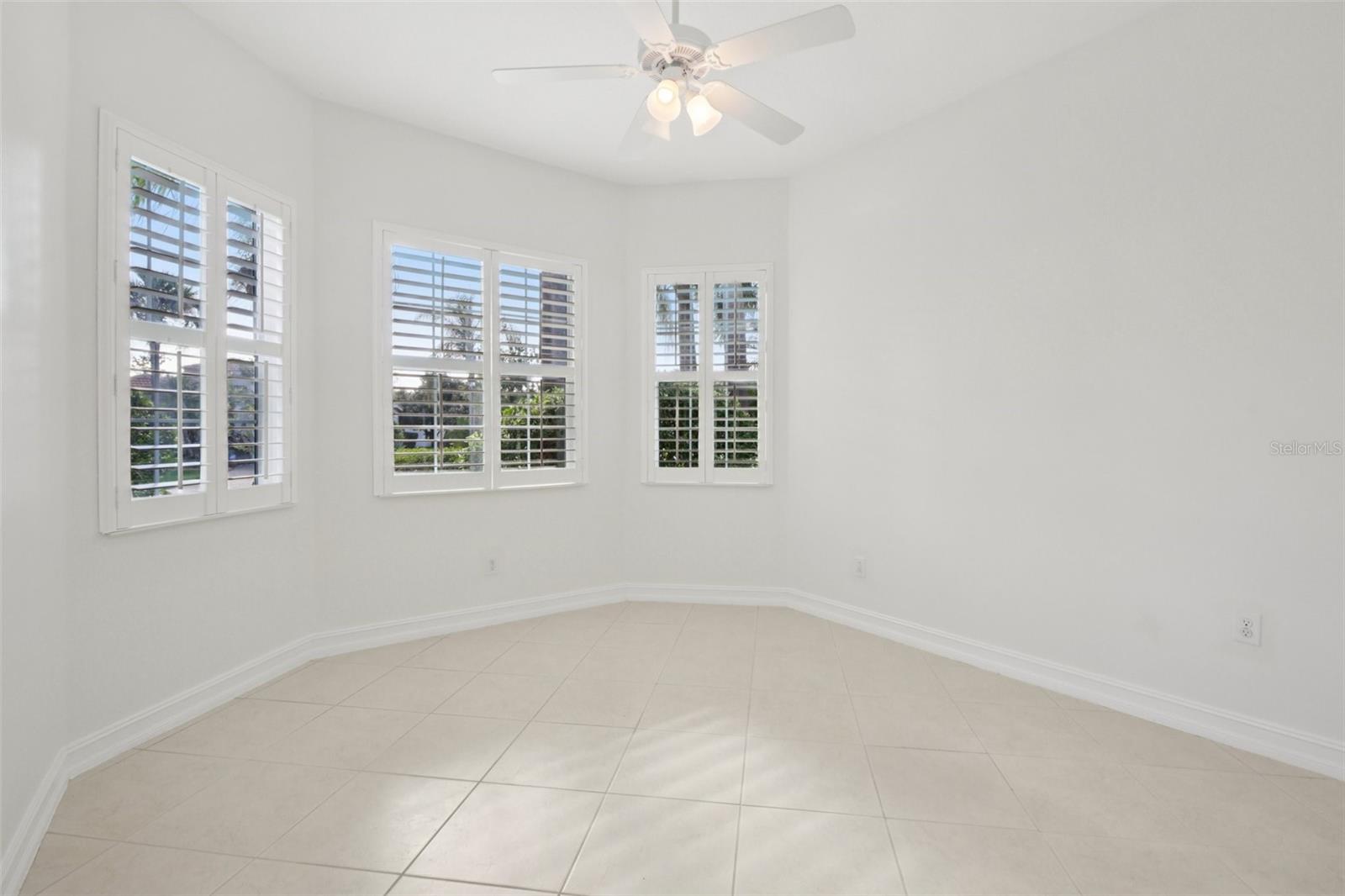 VALENCIA LAKES - Residential