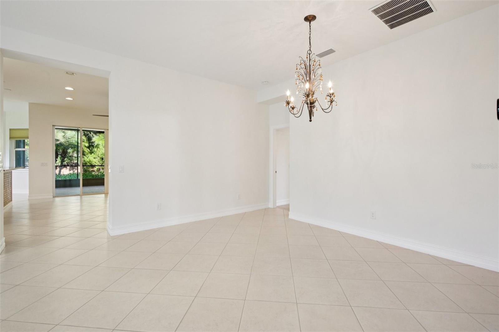 VALENCIA LAKES - Residential