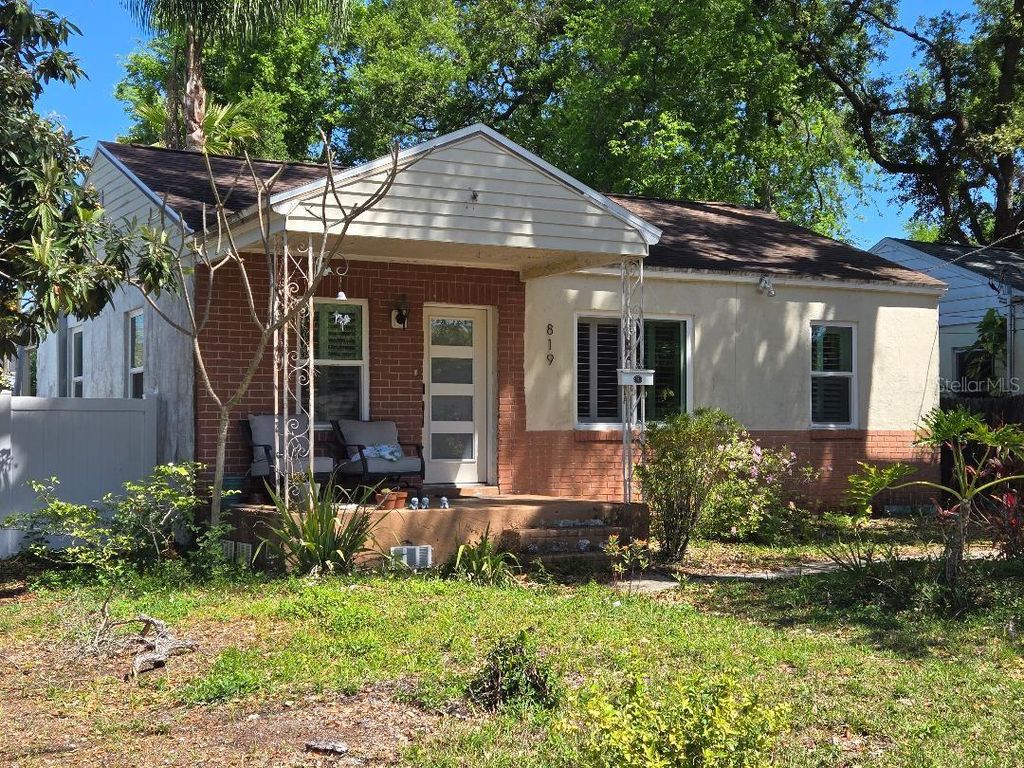 Photo of 819 W Plymouth Street, Tampa, FL 33603 (MLS # TB8489370)