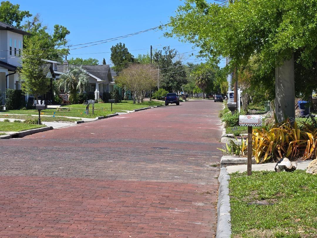 SUBURB ROYAL - Residential