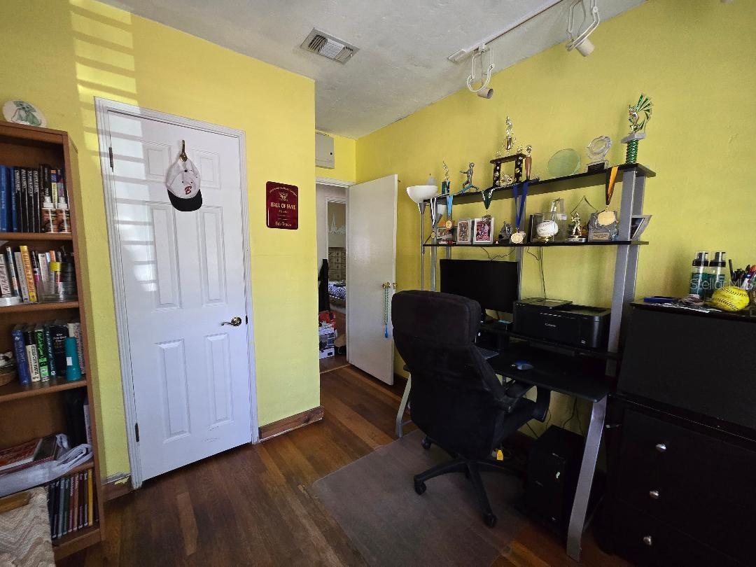 SUBURB ROYAL - Residential