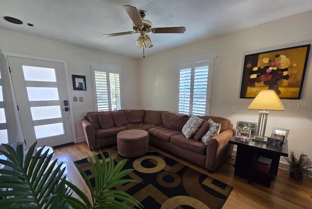 SUBURB ROYAL - Residential