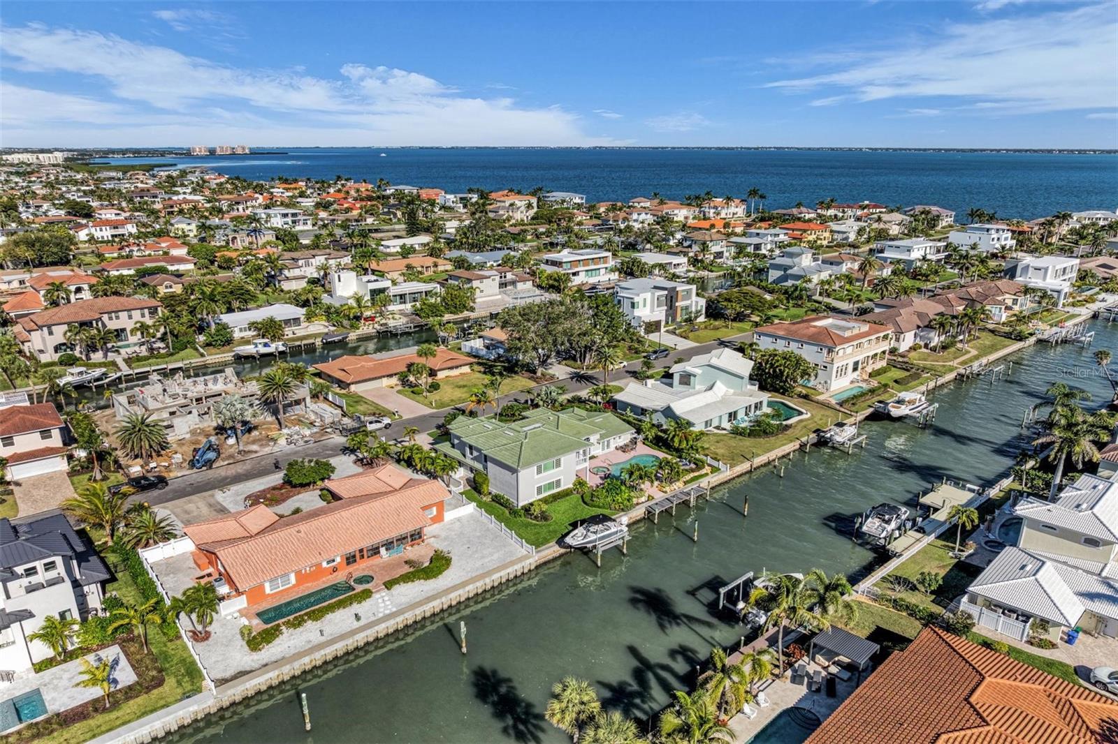 COUNTRY CLUB SHORES - Residential