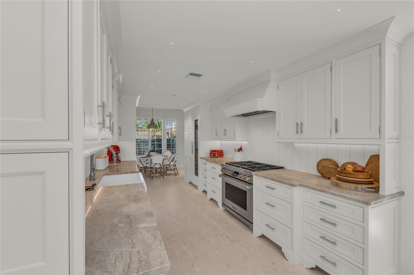 COUNTRY CLUB SHORES - Residential