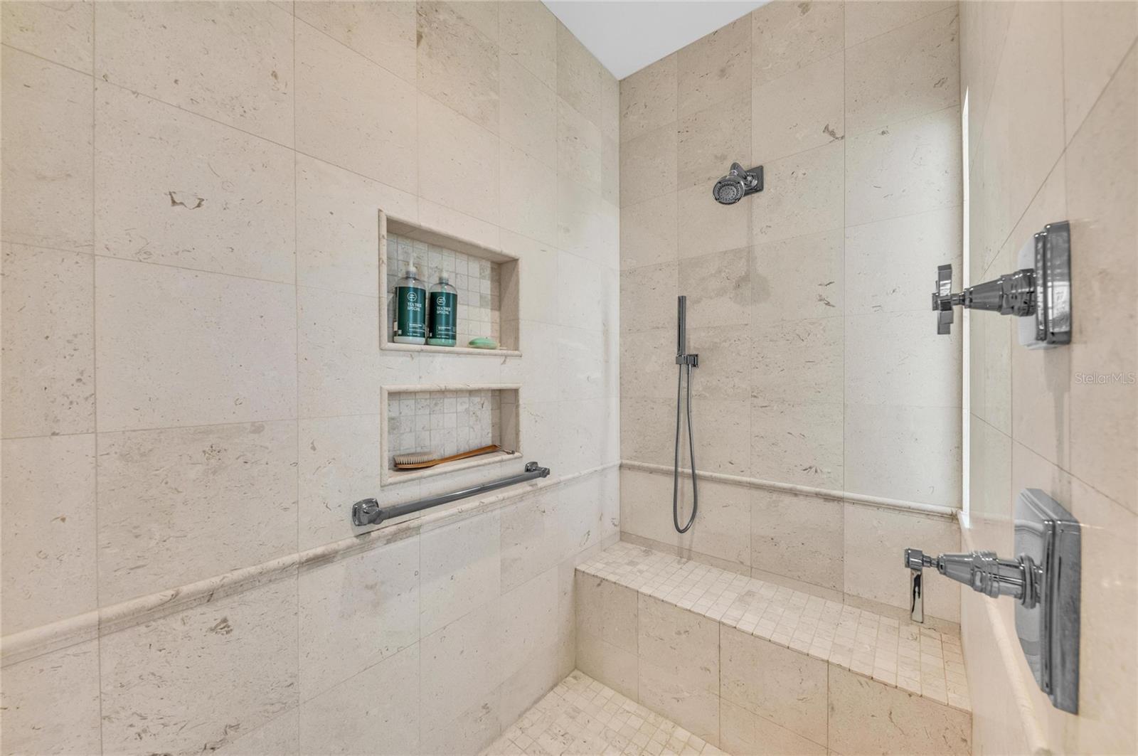 COUNTRY CLUB SHORES - Residential