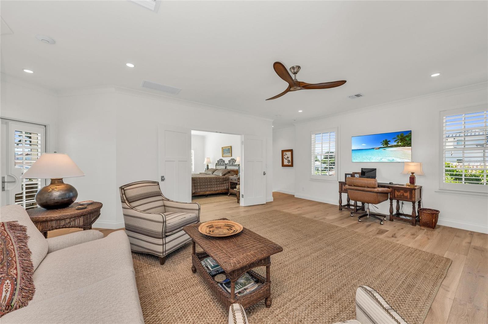 COUNTRY CLUB SHORES - Residential