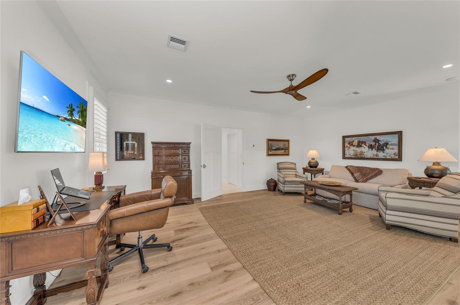 COUNTRY CLUB SHORES - Residential