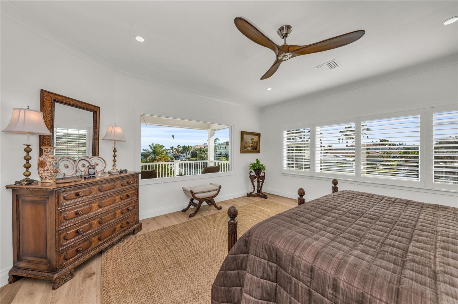 COUNTRY CLUB SHORES - Residential