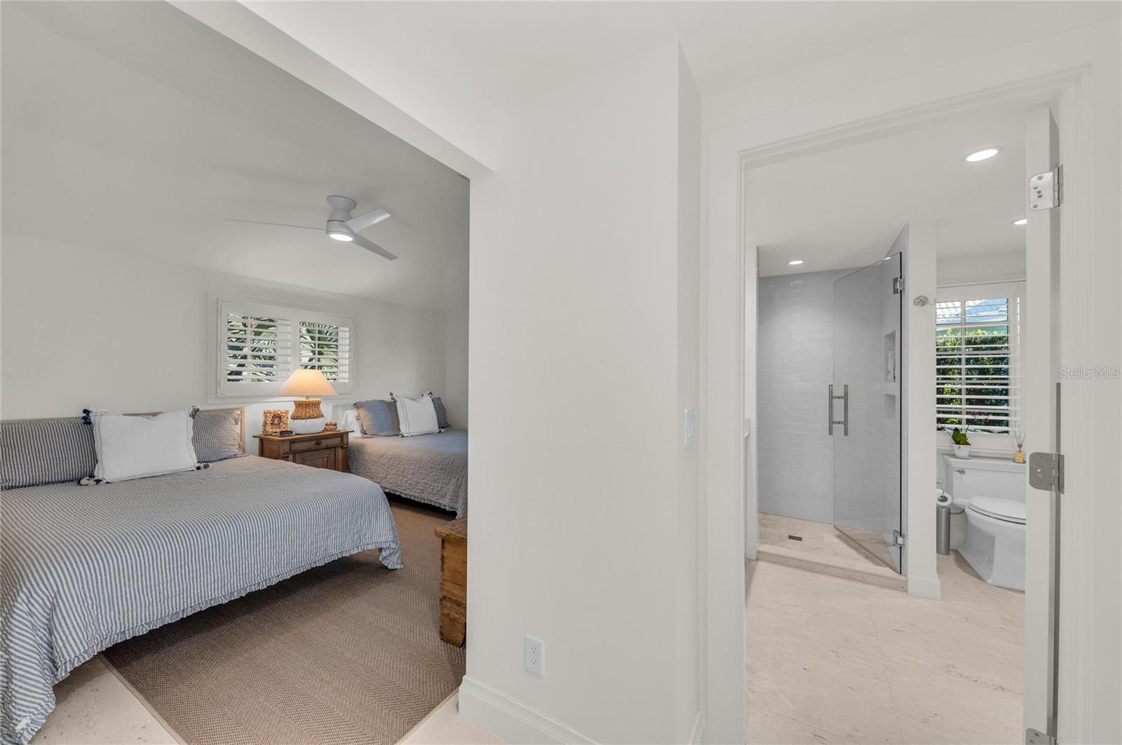 COUNTRY CLUB SHORES - Residential