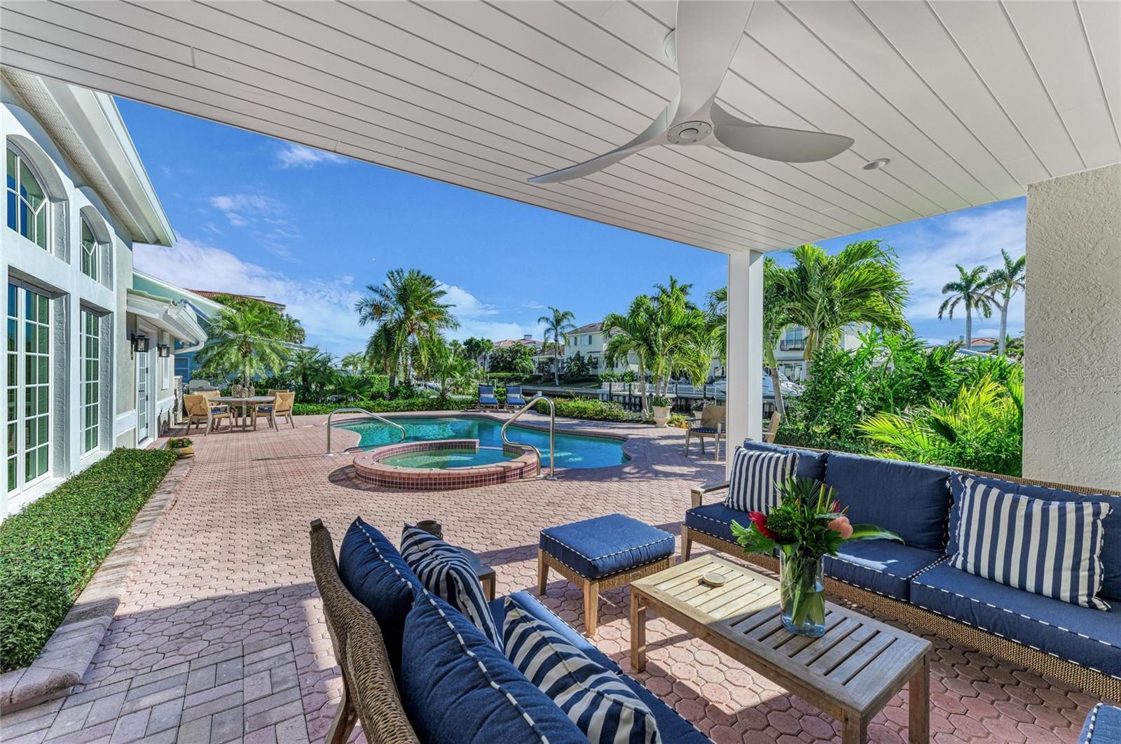 COUNTRY CLUB SHORES - Residential