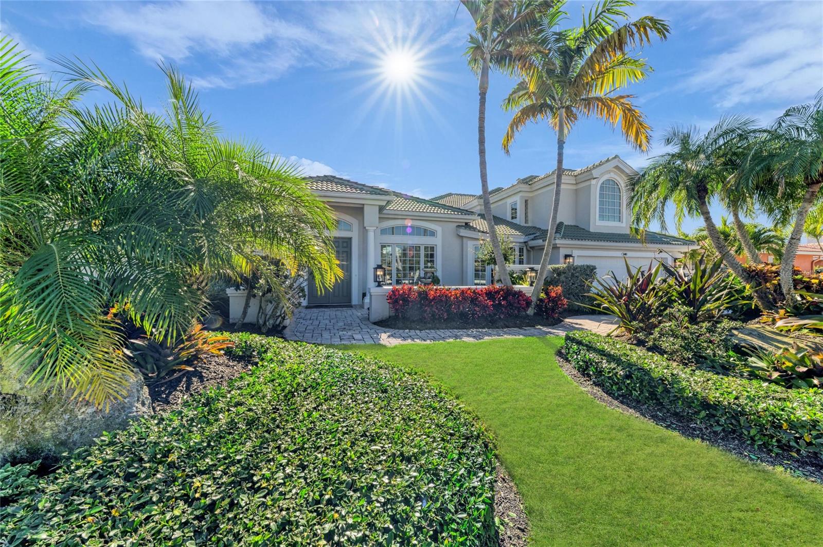 COUNTRY CLUB SHORES - Residential