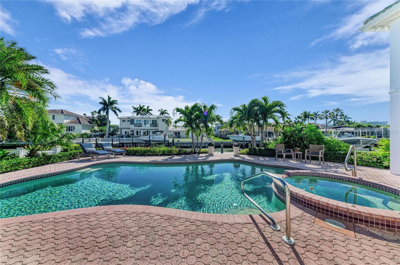 COUNTRY CLUB SHORES - Residential