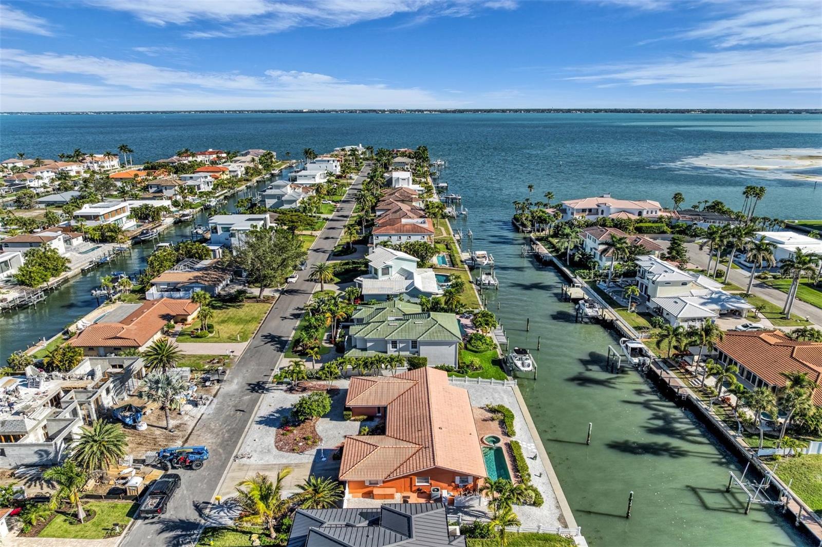 COUNTRY CLUB SHORES - Residential