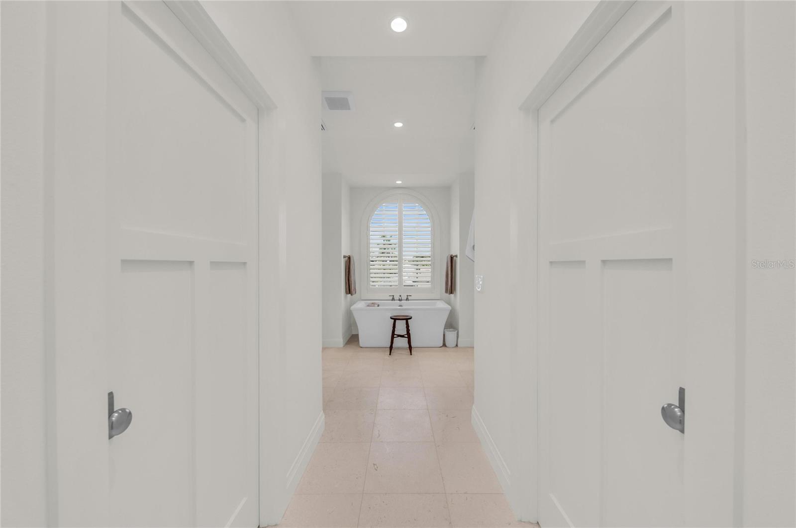 COUNTRY CLUB SHORES - Residential