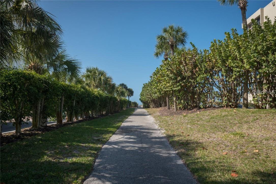 COUNTRY CLUB SHORES - Residential