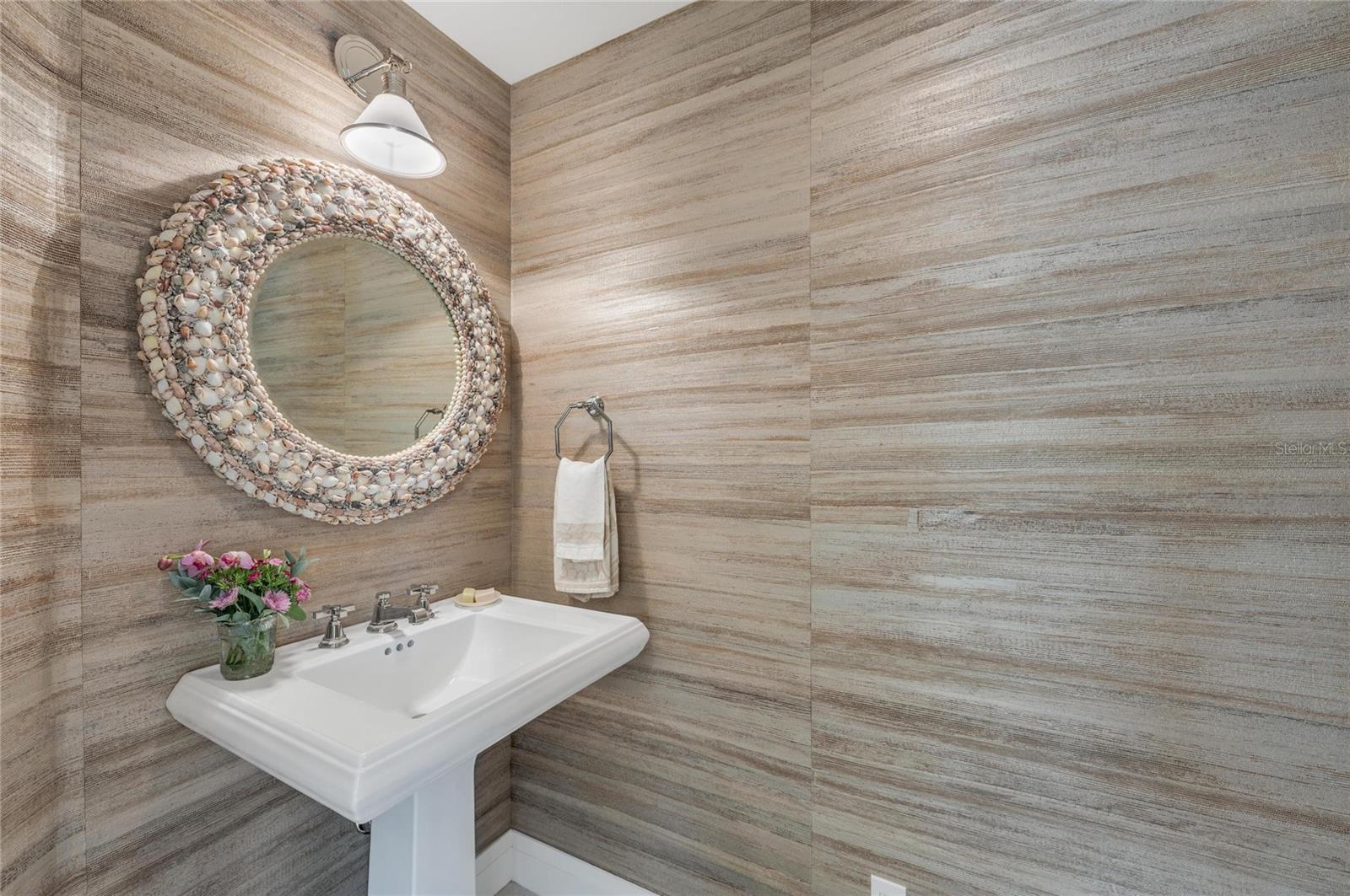 COUNTRY CLUB SHORES - Residential